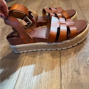 Women’s sandals